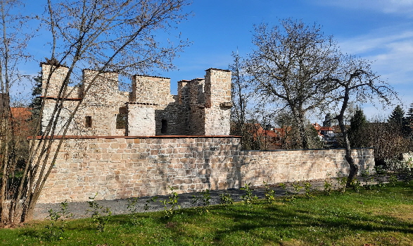 2025Zinsturm1 2025Zinsturm1